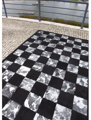 http://www.commodeetconsole.com/1346-thickbox_default/tapis-patchwork-damier-peau-peaux-cuir-noir-et-blanc.jpg